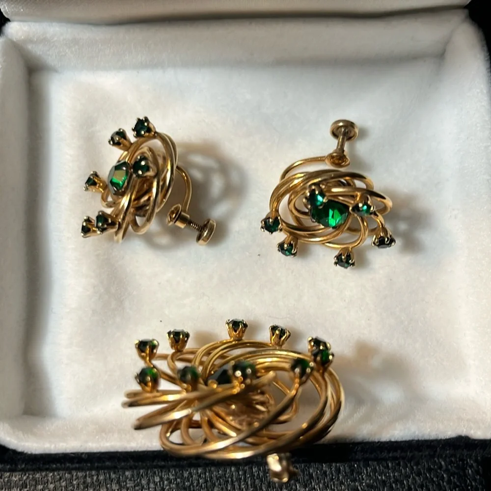 Vintage Charles Reis Gold & Green Brooch and Earring Set - Picture 15 of 17